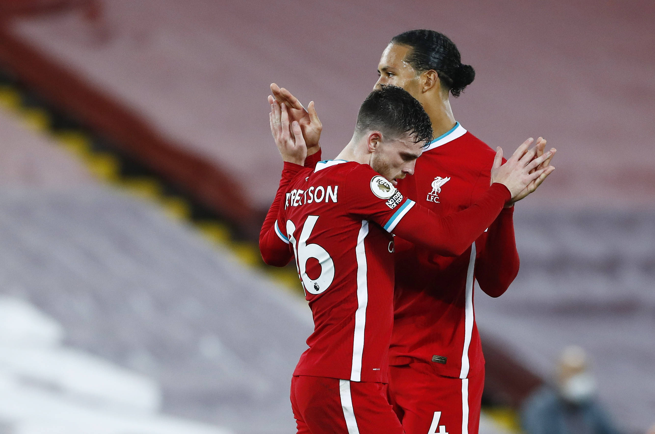 强调了他在 强调了他在