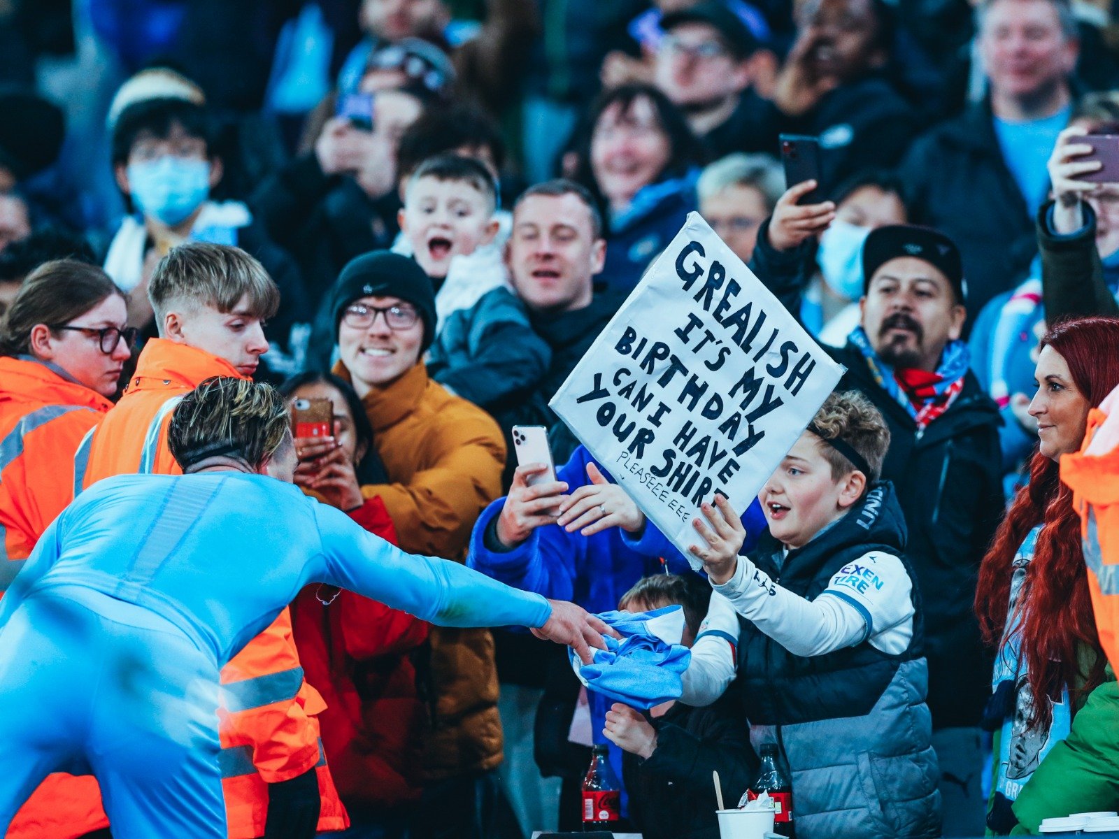 中场球员亟 中场球员亟